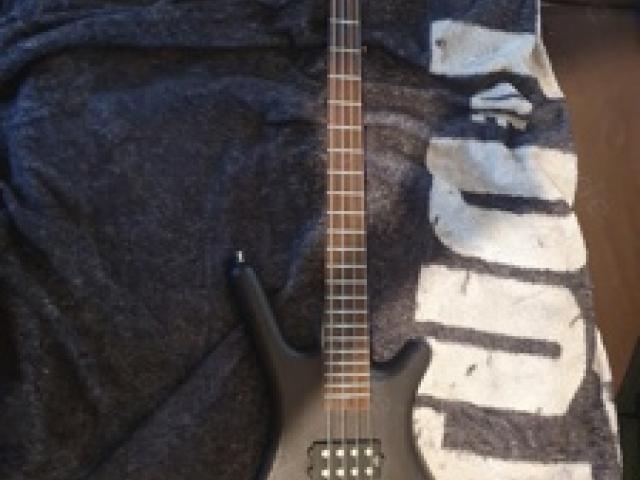 Warwick E-Bass 4 saiter + Bass Amp - 1